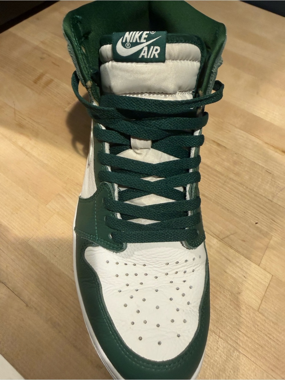 Nike men’s
High-Top Sneakers in Green, White, and Silver Swoosh - Picture 7 of 9
